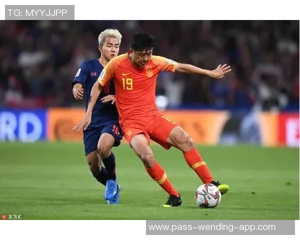 足球神龙摆尾过人技巧揭秘让你在球场上如鱼得水的绝招